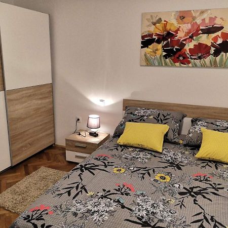 Eugenia Apartment Пула Екстериор снимка