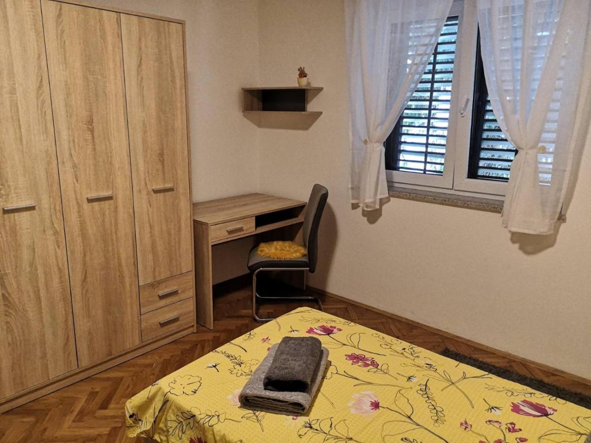 Eugenia Apartment Пула Екстериор снимка