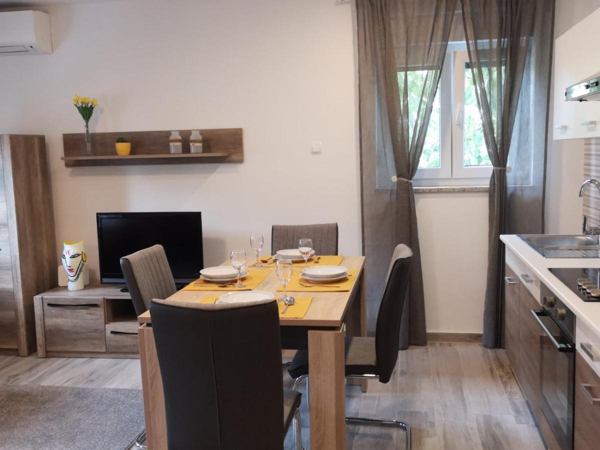Eugenia Apartment Пула Екстериор снимка