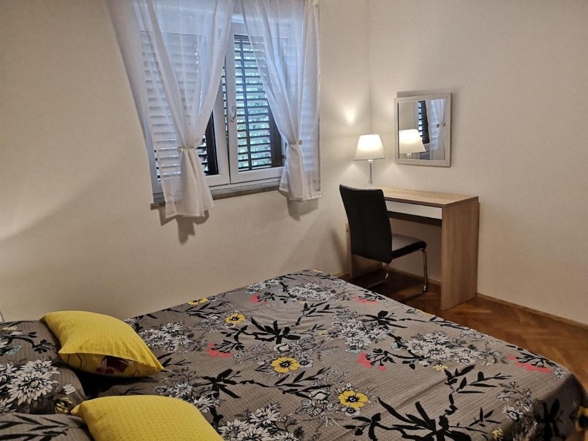 Eugenia Apartment Пула Екстериор снимка
